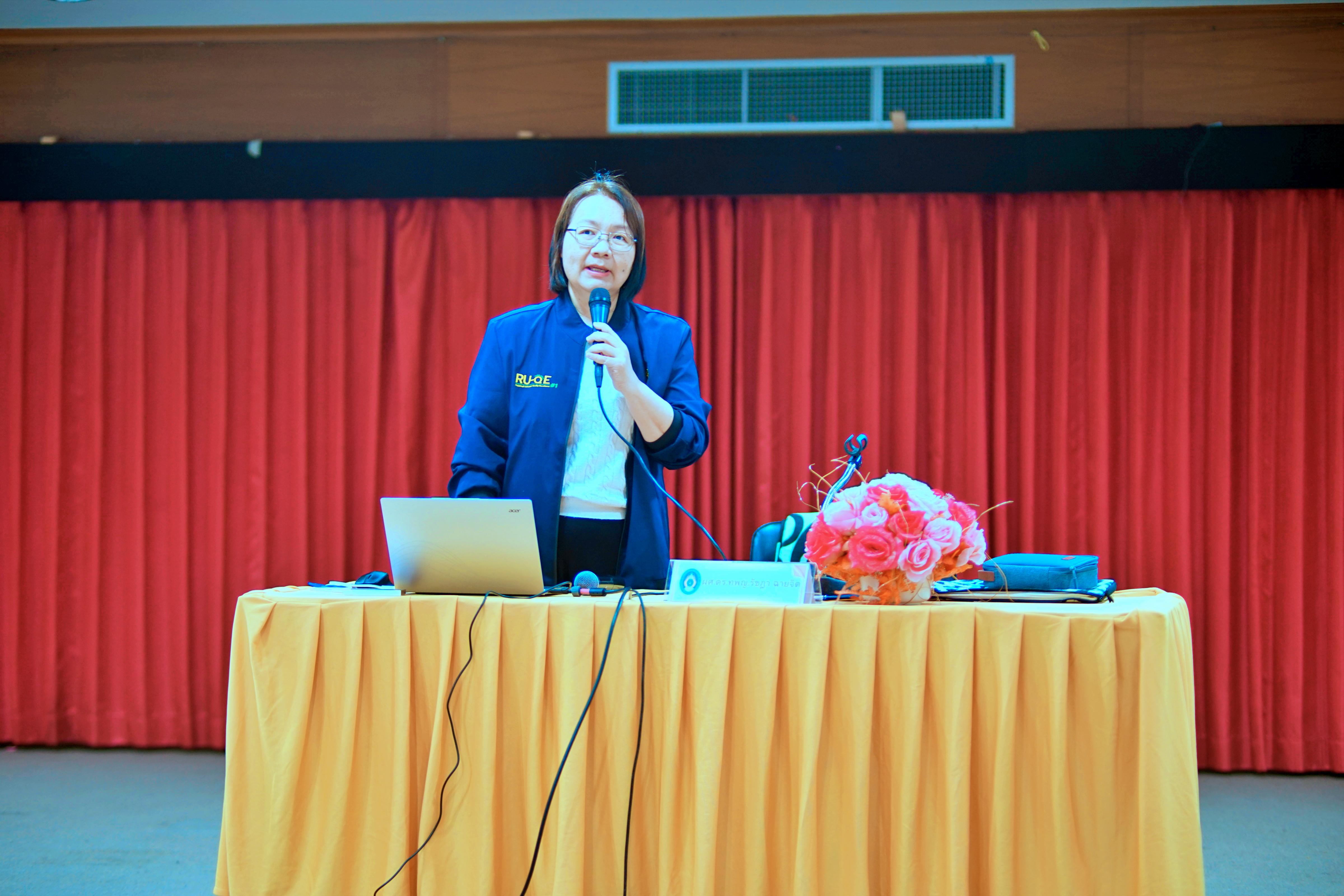 16. มรภ.กำแพงเพชร เดินหน้ายกระดับคุณภาพการศึกษา จัดอบรมเชิงปฏิบัติการ EdPEx หมวด 6 มุ่งเน้นการออกแบบกระบวนการทำงานและหลักสูตรสู่ความเป็นเลิศ