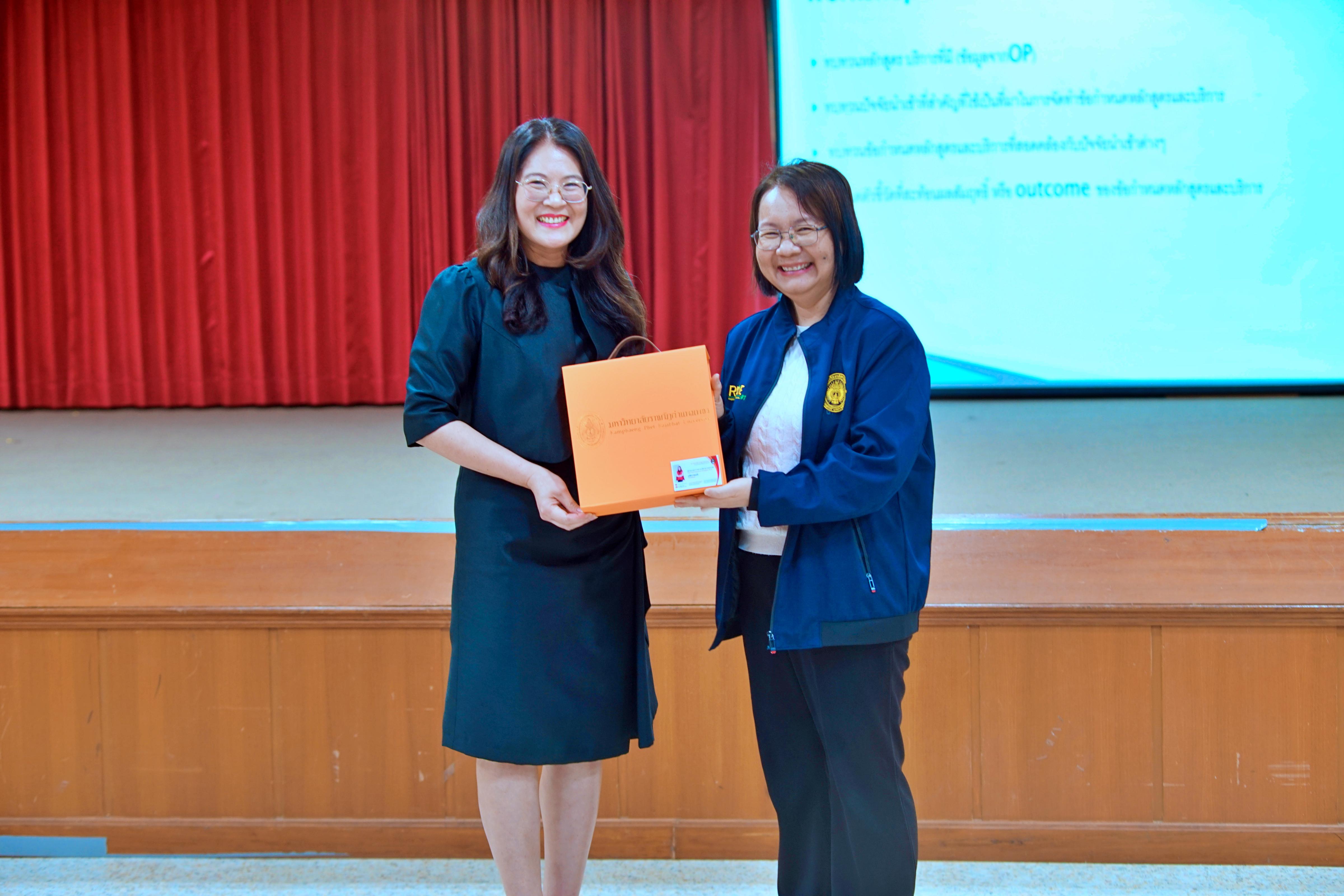 50. มรภ.กำแพงเพชร เดินหน้ายกระดับคุณภาพการศึกษา จัดอบรมเชิงปฏิบัติการ EdPEx หมวด 6 มุ่งเน้นการออกแบบกระบวนการทำงานและหลักสูตรสู่ความเป็นเลิศ