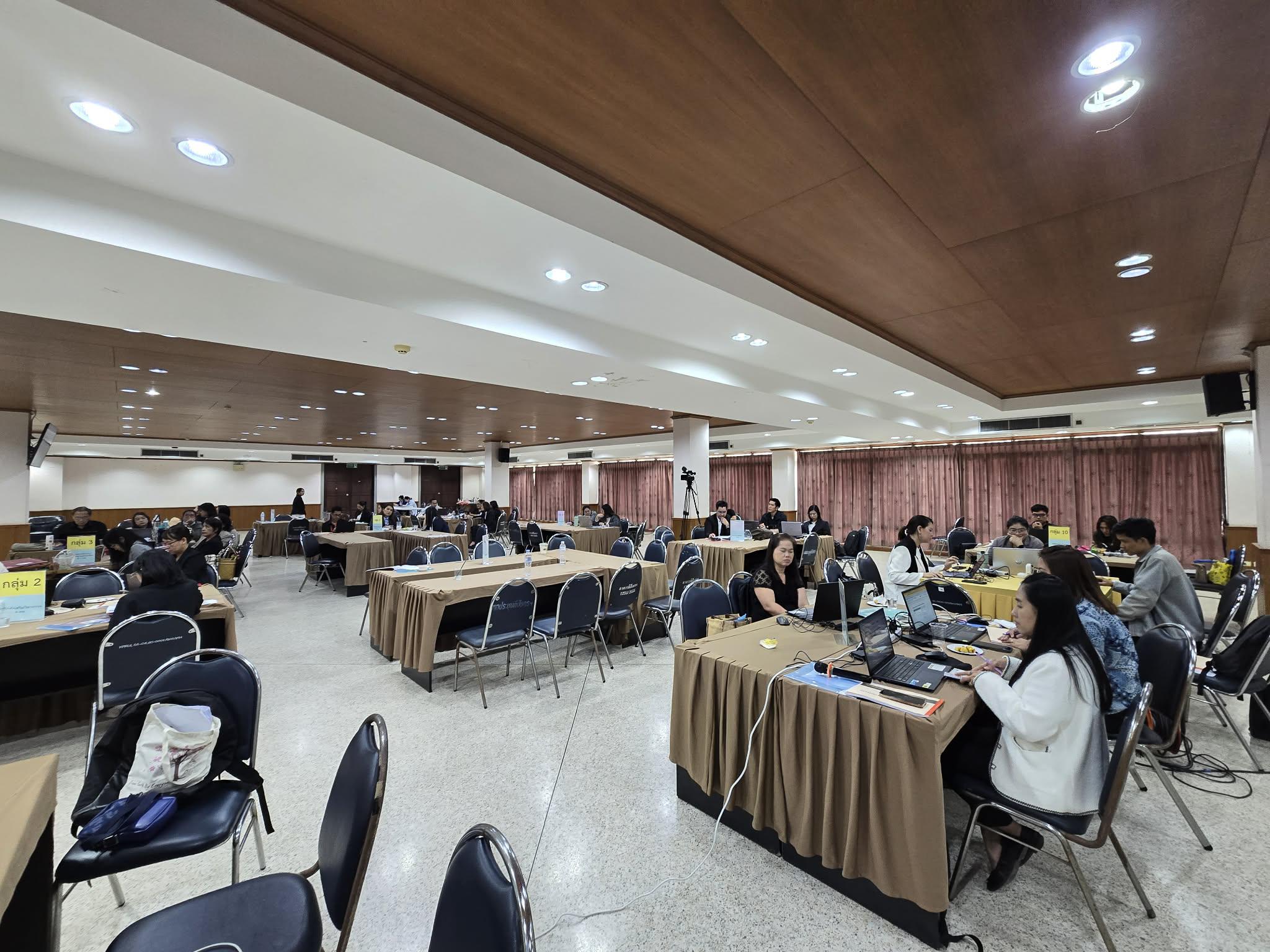 98. มรภ.กำแพงเพชร เดินหน้ายกระดับคุณภาพการศึกษา จัดอบรมเชิงปฏิบัติการ EdPEx หมวด 6 มุ่งเน้นการออกแบบกระบวนการทำงานและหลักสูตรสู่ความเป็นเลิศ