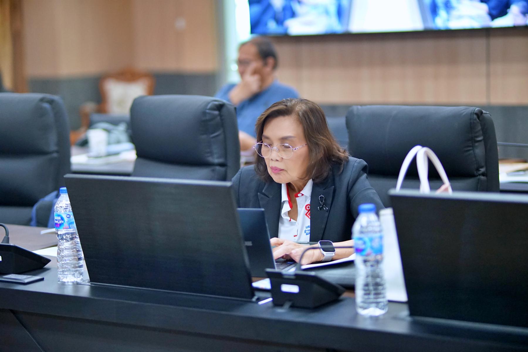 18. มรภ.กำแพงเพชร เดินหน้ายกระดับคุณภาพการศึกษา จัดอบรมเข้มแนวทางเขียน SAR และทบทวนเกณฑ์ AUN-QA เตรียมพร้อมรับการประเมินปีการศึกษา 2568
